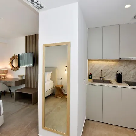 Anais Milos Adamantas (Milos)