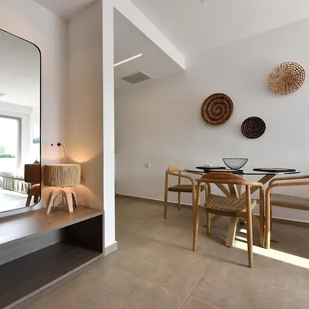 Anais Milos Adamantas (Milos)