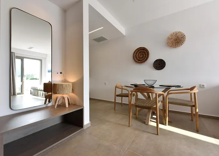 Anais Milos Adamantas (Milos)