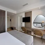 Anais Milos 4*