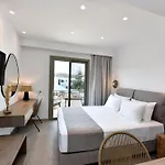 Anais Milos 4*