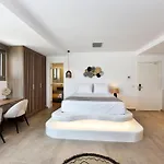 Anais Milos 4*