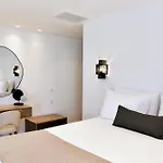 Anais Milos 4*