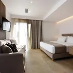 Anais Milos 4*