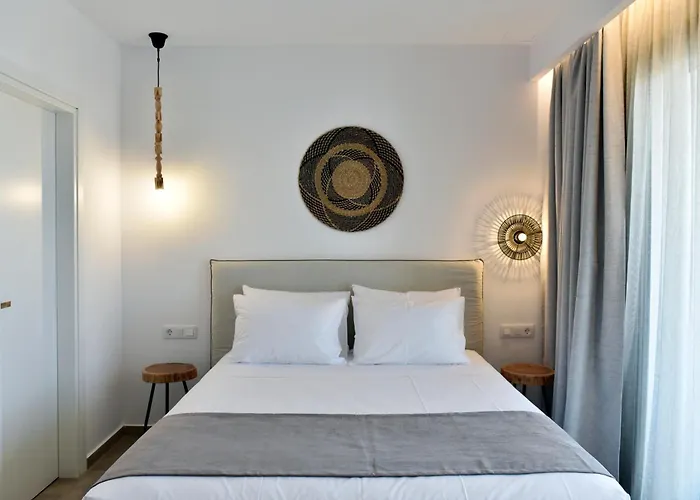 Anais Milos Adamantas